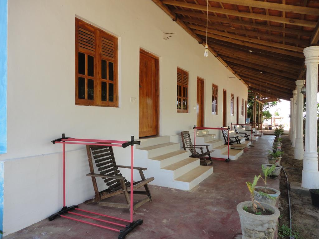 Yoho Hotel Arugambay Beach Inn آروغام المظهر الخارجي الصورة